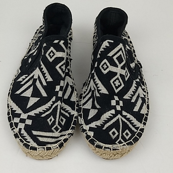 Billabong Slip On Beach Shoes Size 8 - Picture 2 of 8